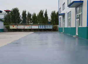 来宾彩色路面喷涂翻新的材料对冬季
